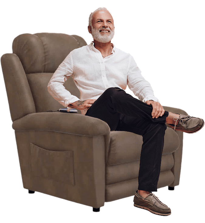 hombre sentado en un sillón